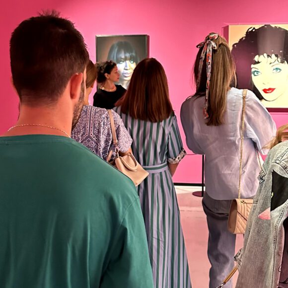 Trăiește experiența Art Safari Love Edition printr-un tur ghidat privat!
