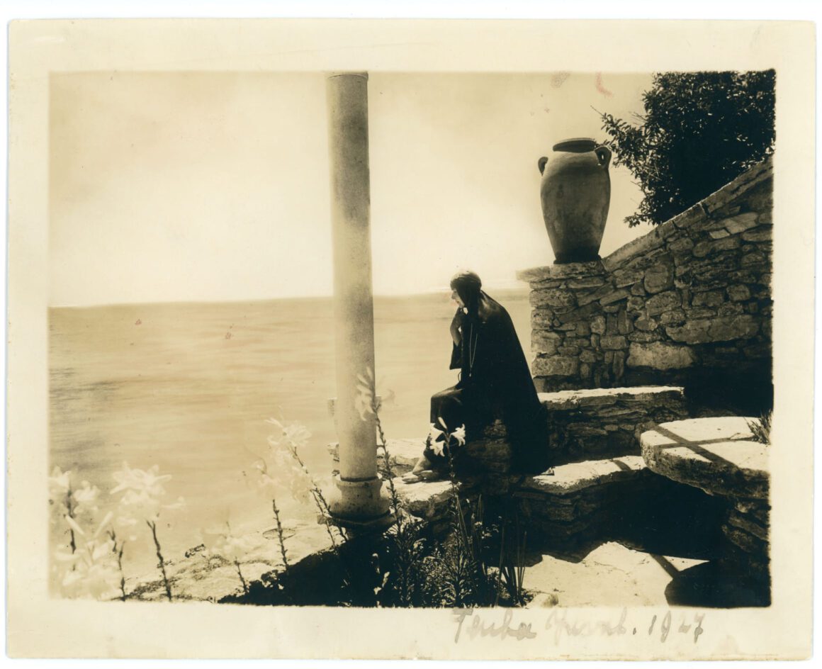 Ea. Regina și marea