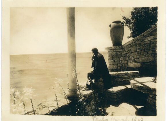 Ea. Regina și marea