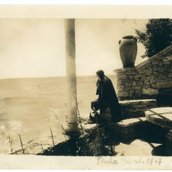 Ea. Regina și marea